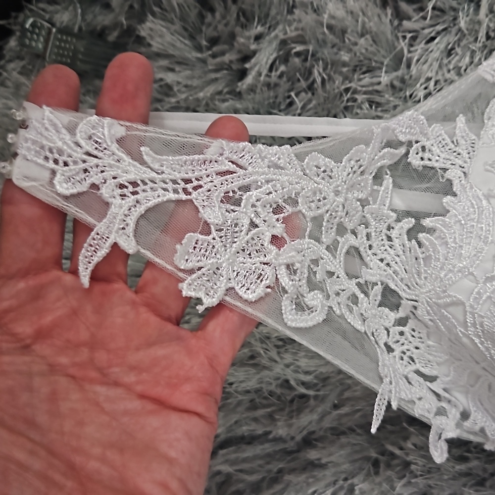New Gorgeous Wedding Gown - Picture 6 of 17